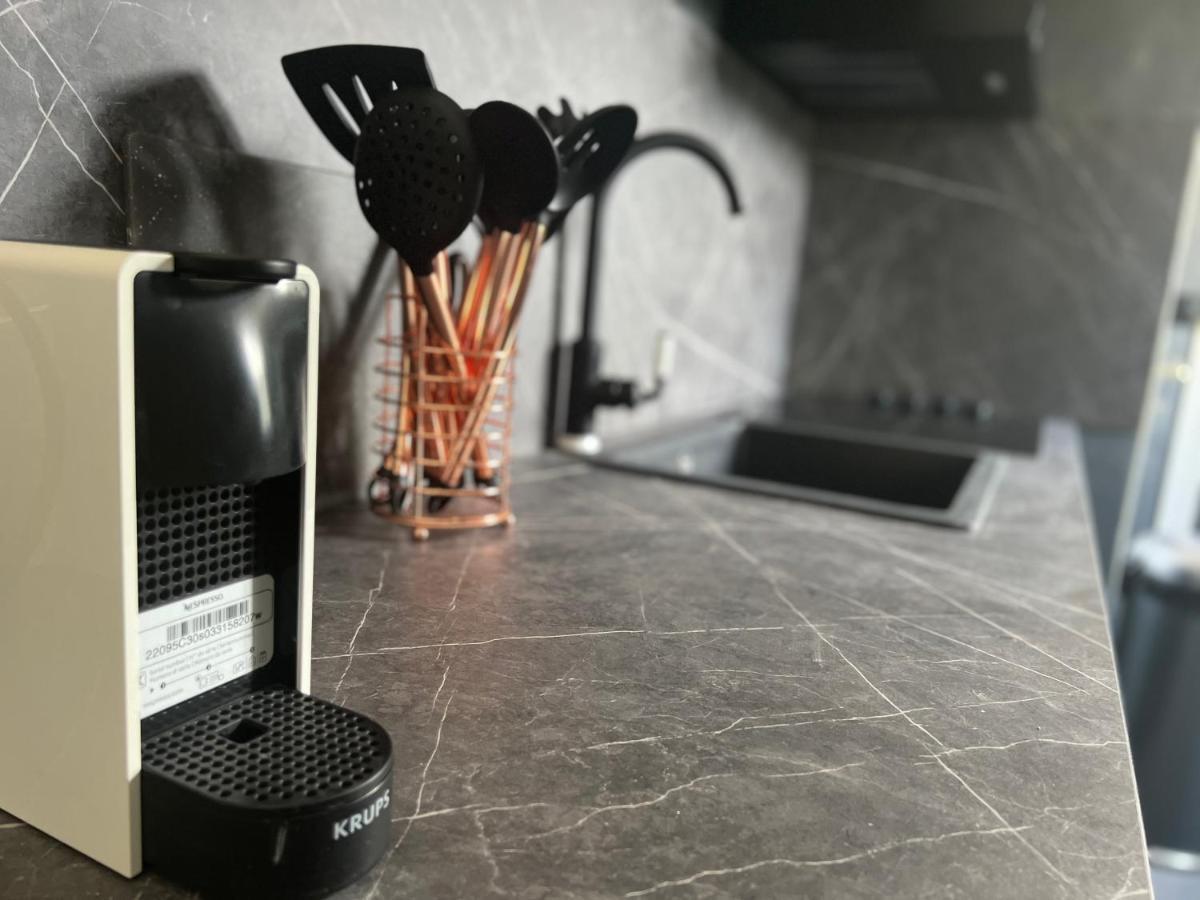 Capsule Art Deco - Jacuzzi - Netflix - Home Cinema - Arcade De Jeux & Nintendo Switch - 2 Chambres - Filet Suspendu Valenciennes Kültér fotó