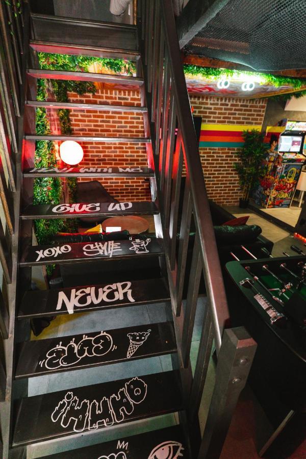 Capsule Art Deco - Jacuzzi - Netflix - Home Cinema - Arcade De Jeux & Nintendo Switch - 2 Chambres - Filet Suspendu Valenciennes Kültér fotó